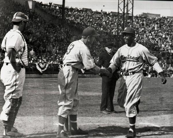 George Shuba a Jackie Robinson