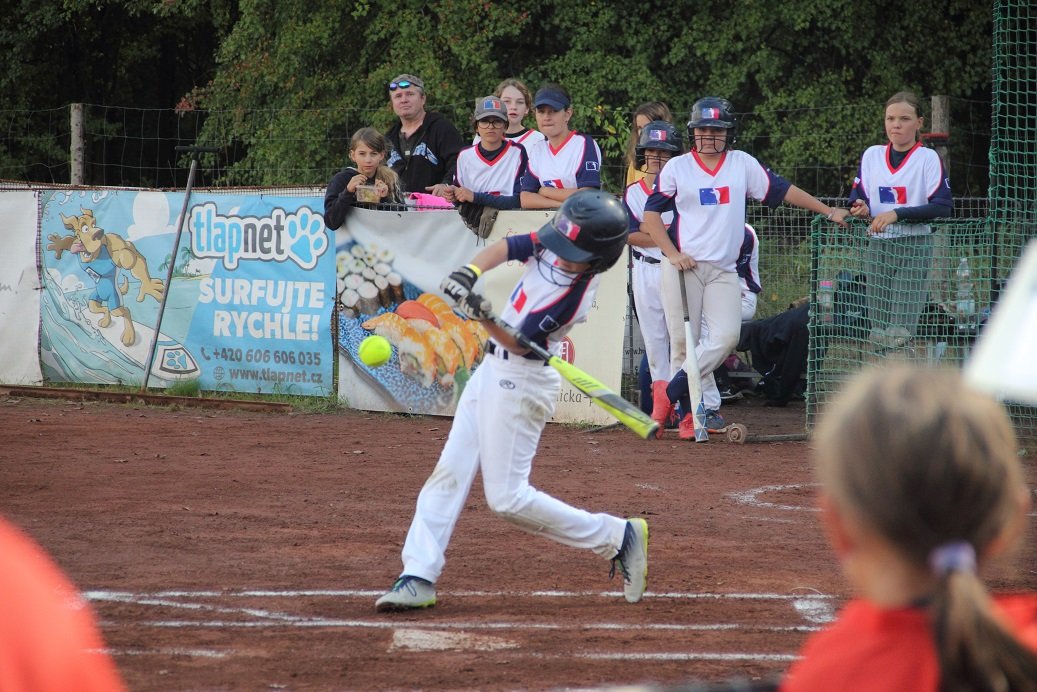 Liga žákyň 2022 Na Pašti | Voja Folvarský pálí zleva