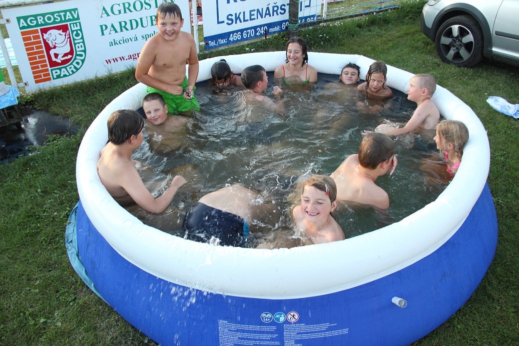 Mnětice 2016 | azůrové koupání | fototo Ája