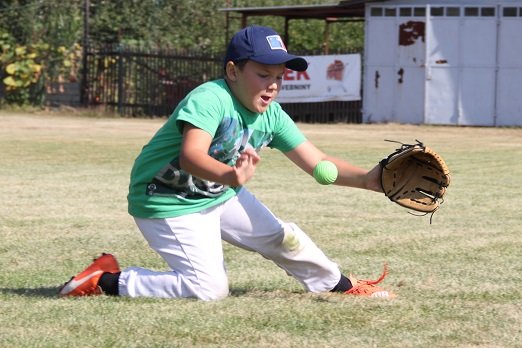 Mnětice 2016 | chytání míčů ze stroje | fototo Ája