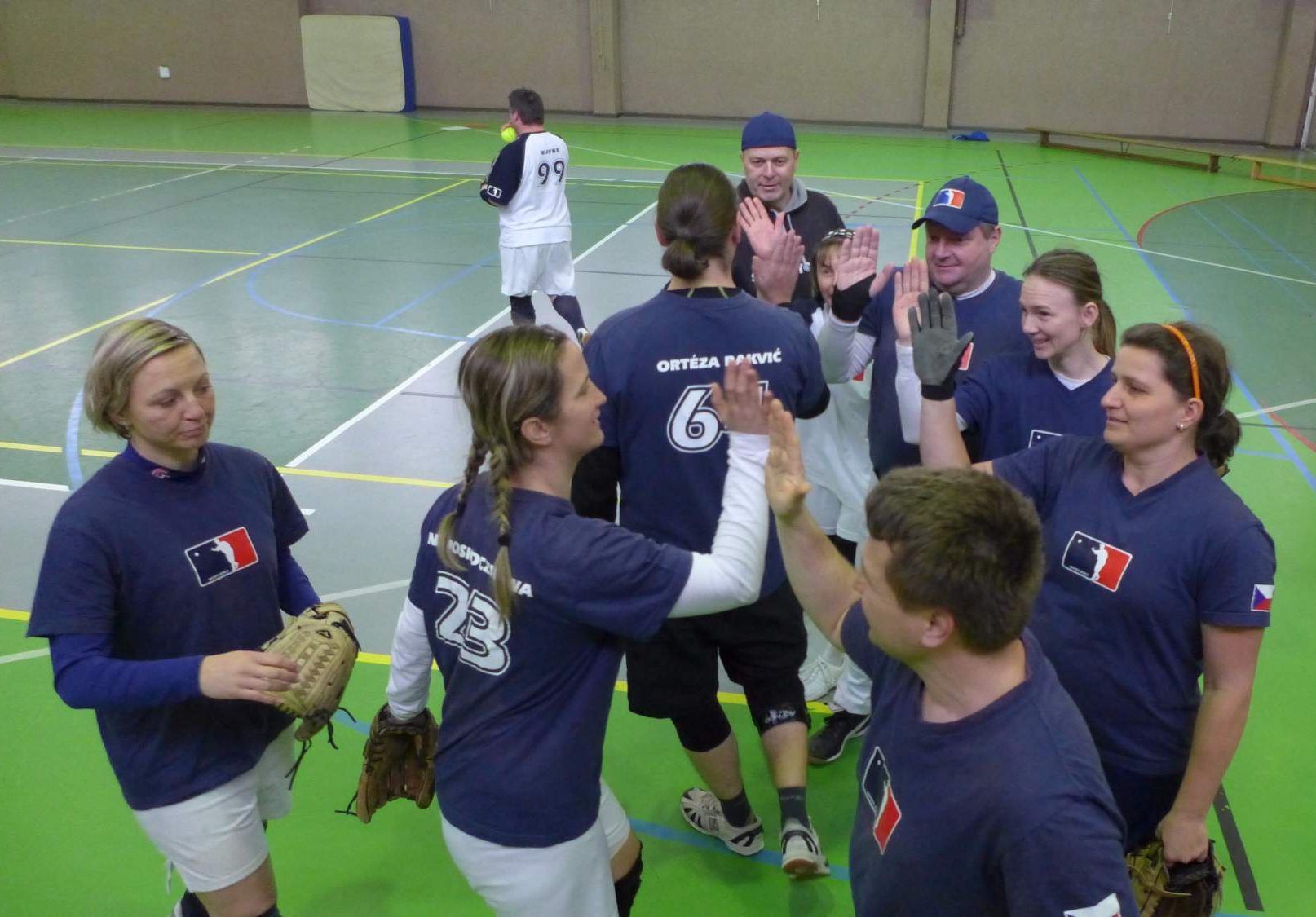 Na poličku 2015 | modrý dřeváci | foto Šakal