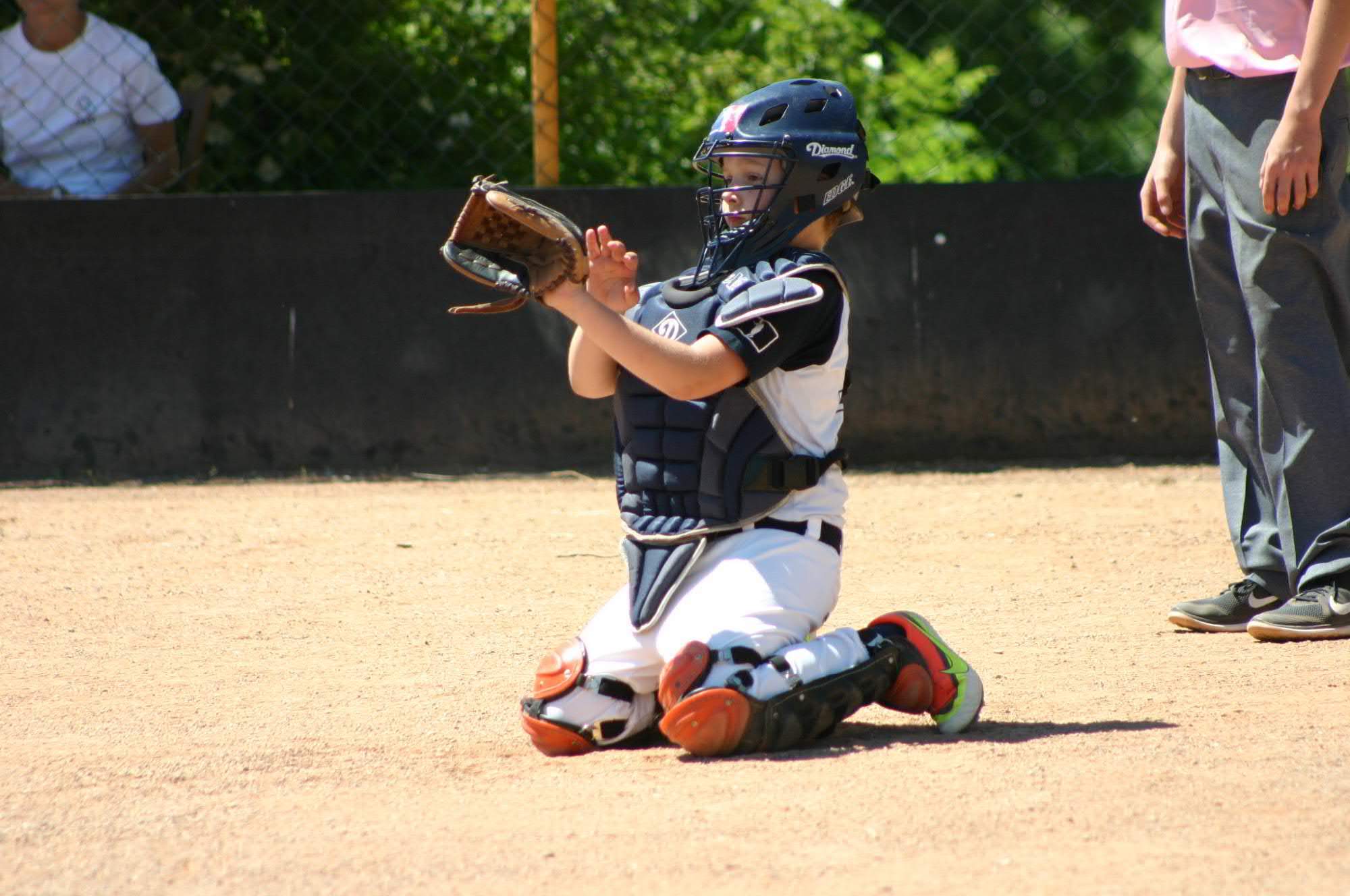 V baseballu se chytá...někdy snadno, někdy v rybičce, někdy třeba v brnění...
