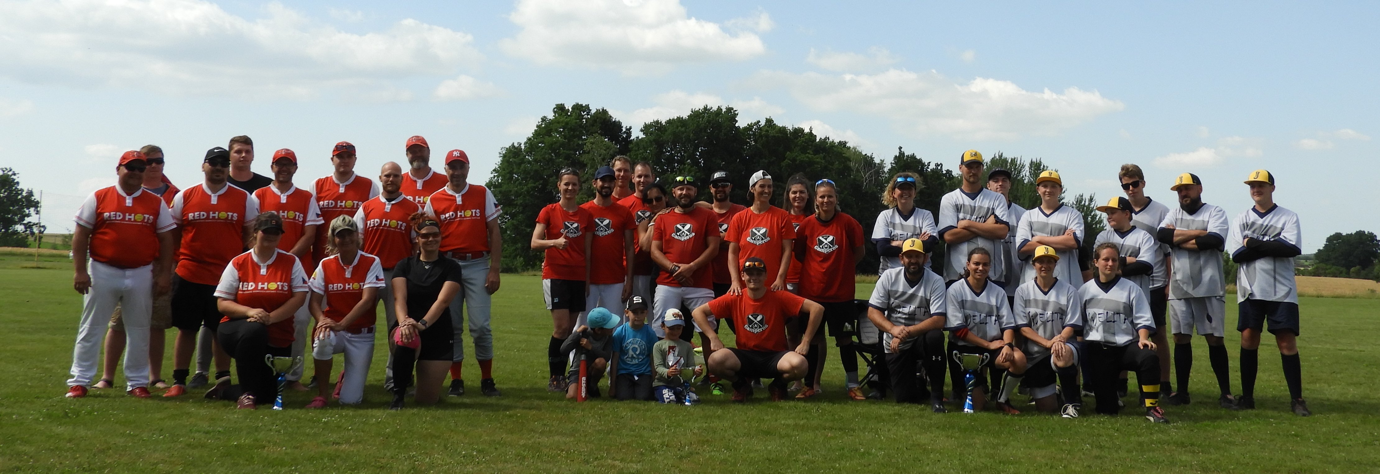 Squat 2021 | Na bedně: RED HOTS, Camperos A (j)ELITA | foto Wayne