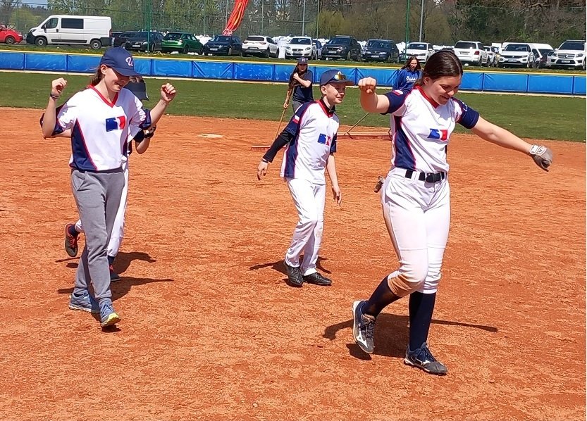 Softball žákyně 2023 | Hluboká n. V. | Áďá, Vojta F., Majda