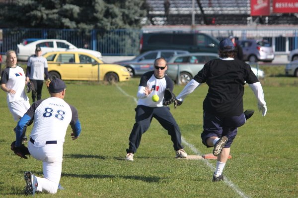 Zdenda na Mariho, Hanzek aut